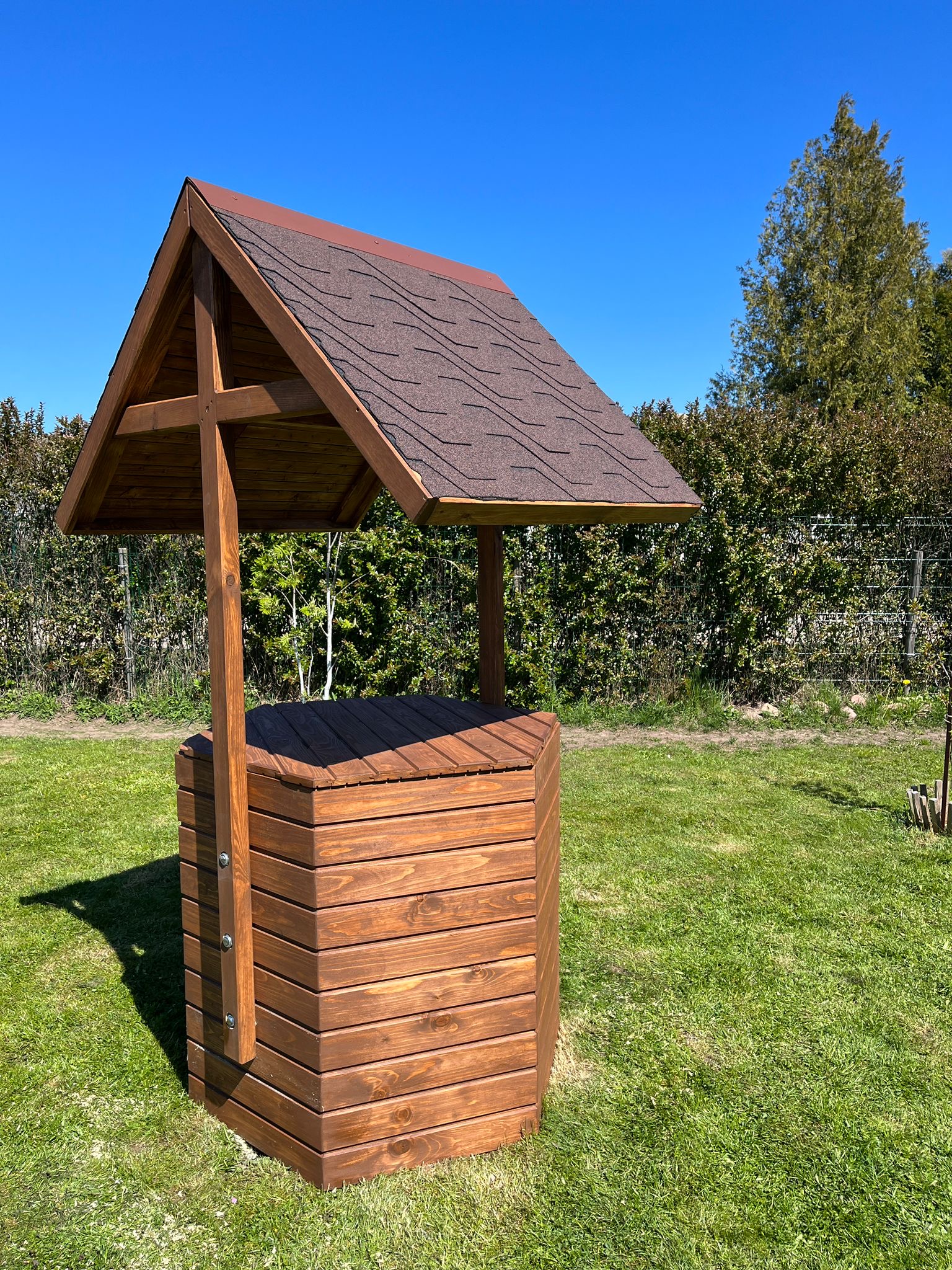 Dekoratīvā akas nojume