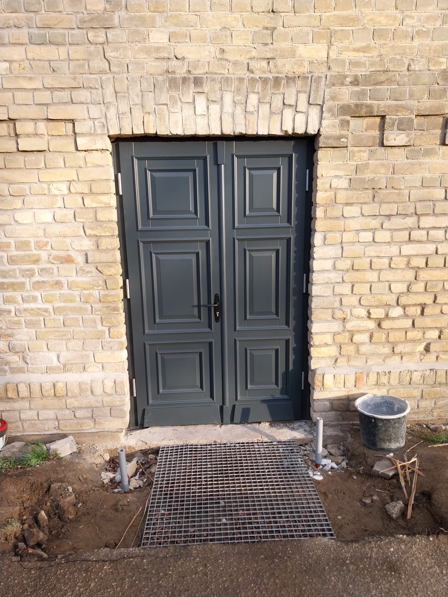 Masīvkoka ārdurvis